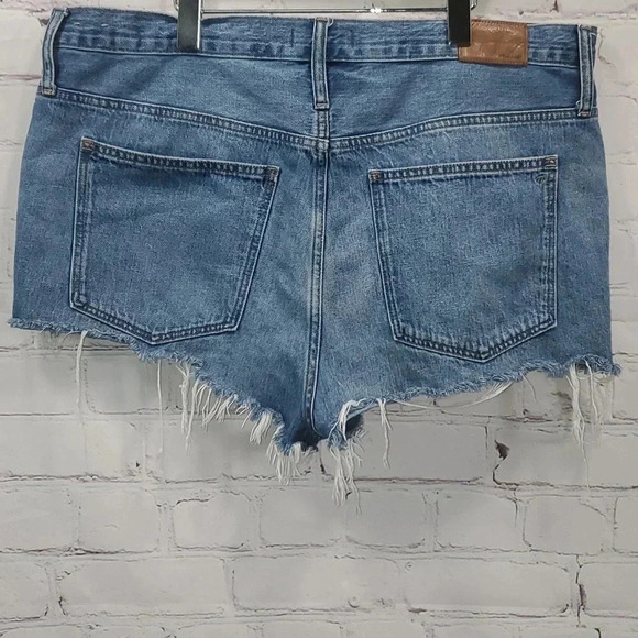 Madewell Relaxed Raw Hem Jean Shorts Size 33 - Picture 5 of 16